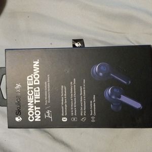 Skull candy connected not tied down